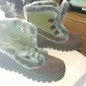 Sketchers woman's boots